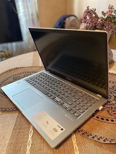 Ноутбук-Нового поколения! Новый. 
Цена 35000с