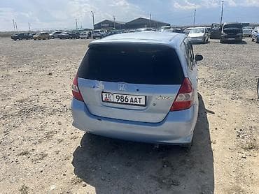 Honda Jazz: 2004 г., 1.4 л, Механика, Бензин, Хэтчбэк — 4
