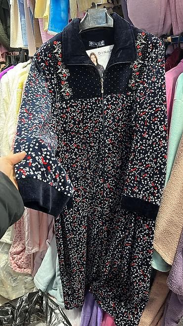 рубашка женская размер м: Велюровый домашний халат большой размер
На пуговицах 
И на замке — 5