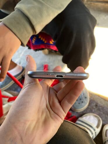 телефон j2: Samsung Galaxy J2 2016, Б/у, цвет - Черный — 2