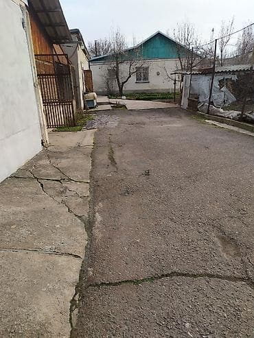 балыкчы таш сарай: Продаю кирпичный коттедж 106 м2, участок 10 соток. комнаты все — 5