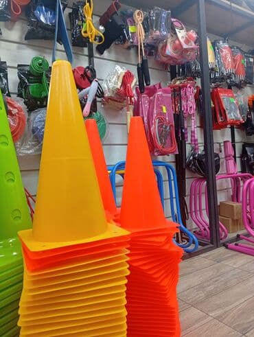 футбольные мячи купить в бишкеке: Конусы 23-90 сом 28-140 сом 52-300 сом Фишки также имеется в — 2