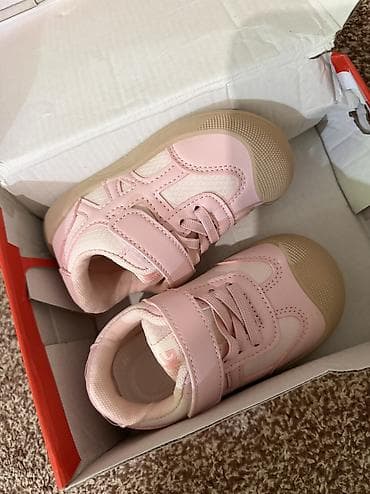 черные школьные юбки: Новые размер 24,на стопу 14,5 
Качество отличное — 3