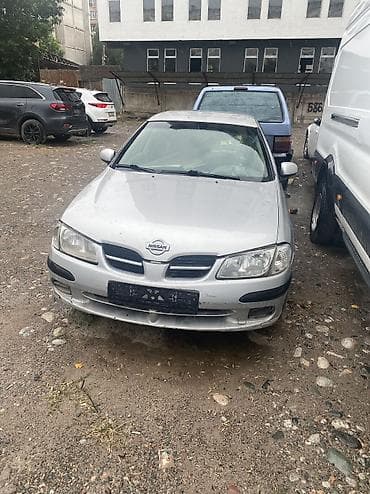 Nissan Almera: 2001 г., 1.5 л, Механика, Бензин, Хэтчбэк
