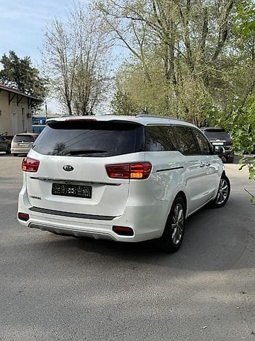 b class: Kia Carnival: 2020 г., 2.2 л, Автомат, Дизель, Минивэн — 3
