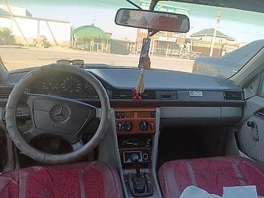 клас трактор: Mercedes-Benz W124: 1993 г., 2.2 л, Механика, Бензин, Седан — 5