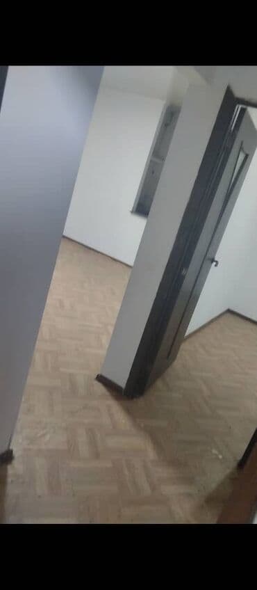 сдаю комнату долгосрочно: Сдаётся место в комнате для одной девушки в 2‑комнатной квартире. В — 1