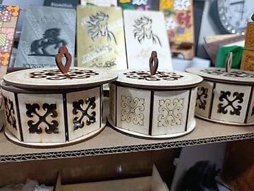 study lamp: Деревянная шкатулка с крышкой, выполненная в национальном стиле. - — 4