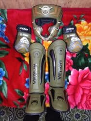 сколько стоит бутсы в бишкеке: Зелёный комплект 2500. черный 2000. протектор по 1200. торг возможен — 1