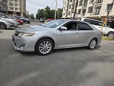 4 vd: Toyota Camry: 2012 г., Гибрид, Седан — 2