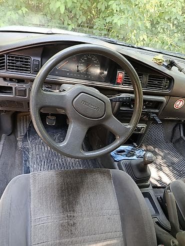 крути шторм: Mazda 626: 1988 г., 2 л, Механика, Бензин, Седан — 5