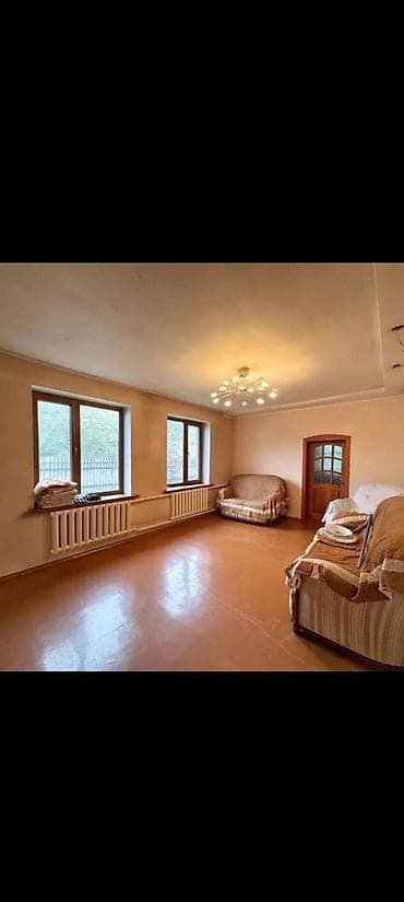 Недвижимость: 60 м², 3 комнаты, Парковка, Забор, огорожен — 2