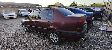 bcd com kg: Volkswagen Vento: 1993 г., Седан — 1