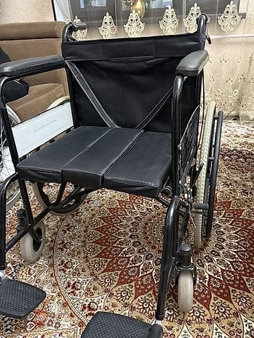 кресло лежак: Коляска с ручным приводом - Широкое мягкое сиденье из кожзаменителя — 3