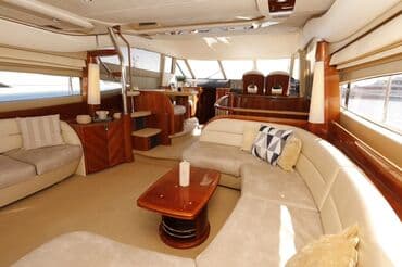 скутера водный: Роскошная Белоснежная моторная яхта классического дизайна - воплощение — 6