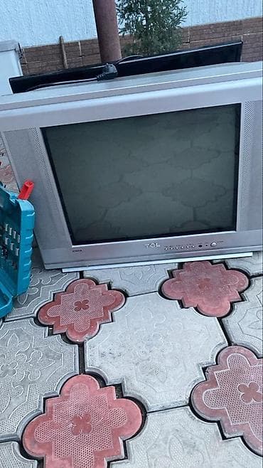 Телевизор TCL с электронно-лучевой трубкой (CRT), серебристый корпус