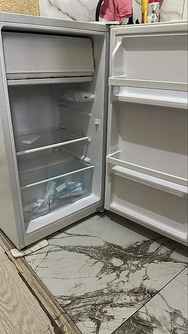 Кухонные плиты и варочные поверхности: Холодильник мини KONKA KR-90 - Однокамерный компактный холодильник с — 2