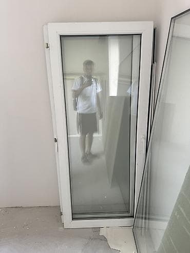Пластиковые двери: Пластиковая дверь, Б/у, Со стеклом — 2