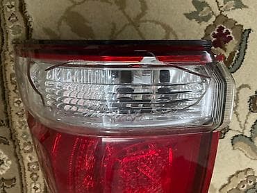 8 element: Задний правый стоп-сигнал Toyota 2009 г., Б/у, Оригинал, Япония — 1