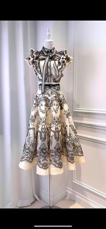 Вечернее платье, Длинная модель, Стразы, Камни, S at lalafo.kg Вечернее платье, Длинная модель, Стразы, Камни, S