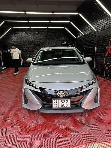 Toyota Prius: 2020 г., 1.8 л, Автомат, Гибрид, Хэтчбэк at lalafo.kg Toyota Prius: 2020 г., 1.8 л, Автомат, Гибрид, Хэтчбэк