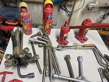 набор ключей бу: Автомобильные инструменты Состав по фото: - Домкраты бутылочные — 4