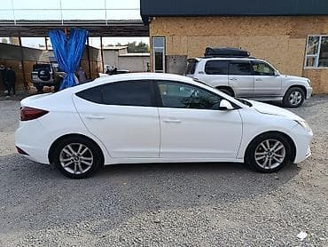 Hyundai Elantra: 2018 г., 2 л, Автомат, Бензин, Седан — 3
