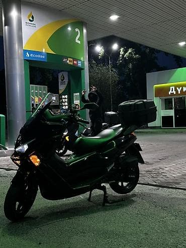 Скутеры: Макси-скутер Yamaha, 200 куб. см, Бензин — 2