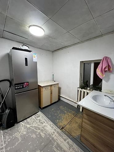 Недвижимость: 🏡 Продаётся небольшой дом в Бишкеке 📍 Район: Аламединский рынок 🛏 3 — 7