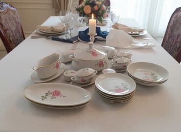 тачки садовые: Фарфоровые сервизы с розовым цветочным декором и золотым кантом — 2