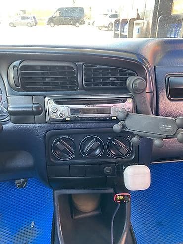 решетка на венто: Volkswagen Vento: 1993 г., Седан — 9