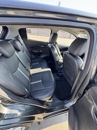 самый дешёвый авто: Chevrolet Spark: 2020 г., 1 л, Автомат, Бензин, Хэтчбэк — 3