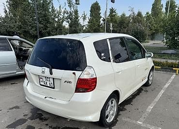 Honda Fit: 2006 г., 1.3 л, Автомат, Бензин, Хетчбек