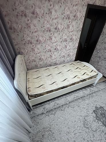 Дом и сад: Односпальная кровать, Б/у, С матрасом, длина - 210 см — 1