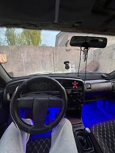 Volkswagen Passat: 1990 г., 1.8 л, Бензин, Седан