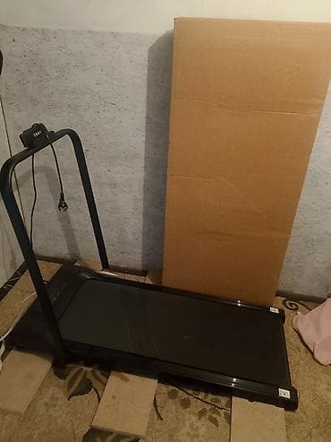 Беговая дорожка компактная, электрическая. Особенности: - Складная