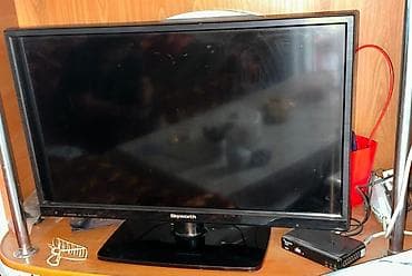 skyworth 43e55g: Телевизор Skyworth с плоским экраном, диагональ примерно 24–27" — 2