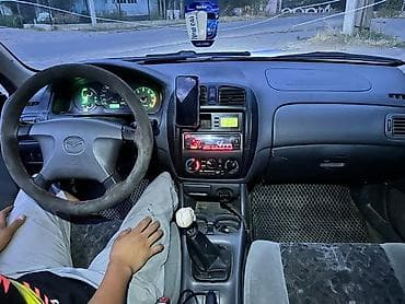 in car: Mazda 323: 1999 г., Бензин, Хэтчбэк — 5