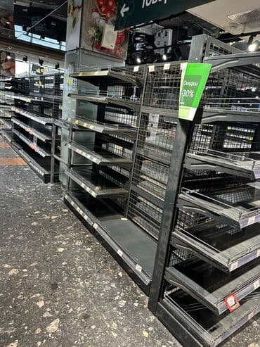 оборудование для бутика: Витрины, стеллажи, полки торговые металлические б/у, полка магазинная — 12