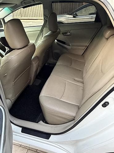 Toyota Prius: 2015 г., 1.8 л, Гибрид — 9