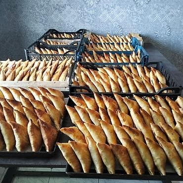 заказ самсы: Самса ручной лепки - Свежевыпеченная самса треугольной формы с — 1