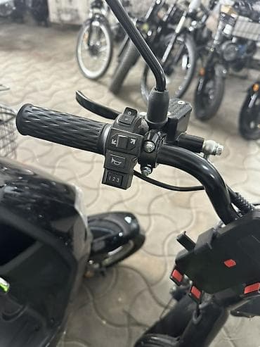 литий ионные аккумуляторы: Электроскутер с выносным литий-ионным аккумулятором - Тип — 5