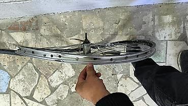 single speed: Велосипедное колесо (заднее) со спицами и втулкой. требуется ремонт — 1