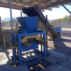 стол трансформер 2 в 1: Пескоблок чыгарган полуавтомат станок сатылат. Станок жаны, комплекте — 5