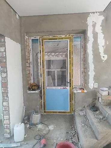 Металлопластиковая дверь с боковыми окнами (бренды профиля: Benkam