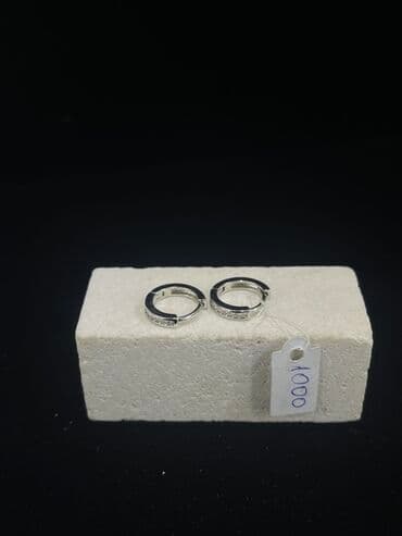 украшение шампанского для свадьбы: Элегантные серьги-кольца серебристого цвета, украшенные россыпью — 22