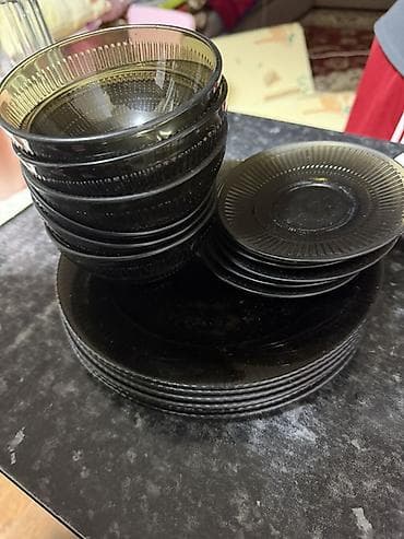 third edition solution: Набор столовой посуды из дымчатого стекла. Состав: - глубокие — 1