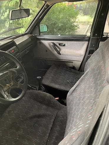 Volkswagen Golf: 1984 г., 1.8 л, Кол менен иштөөчү, Бензин, Хетчбек — 9