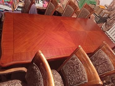 office table: Элегантный столовый гарнитур, включающий прямоугольный стол и восемь — 5