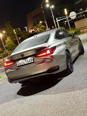 Lexus ES: 2023 г., Гибрид, Седан — 4